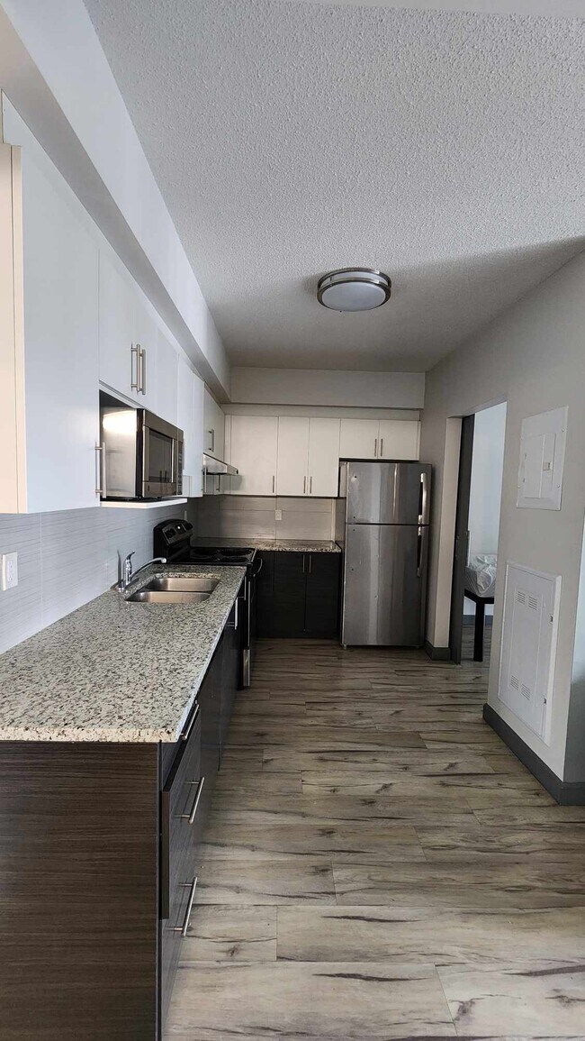 Photo - 258A-258A Sunview St