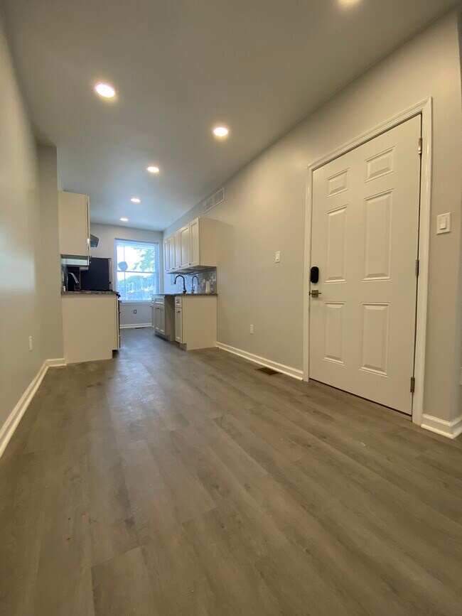 6211 Elmwood Ave Unit 2