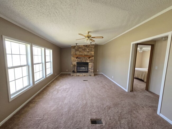 Photo - 423 Hallmark Dr