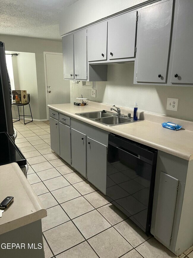 Photo - 8614 Mettler Dr
