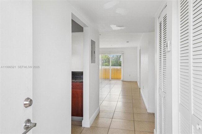 Photo - 4137 Stirling Rd Unidad 507