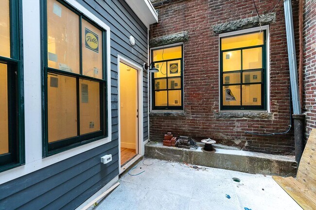 Photo - Gorgeous unit in Beacon hill