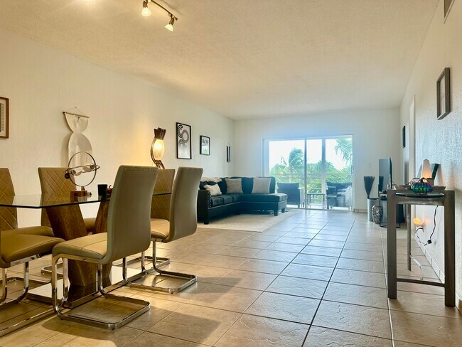 Photo - 3010 NE 16th Ave Unidad 405