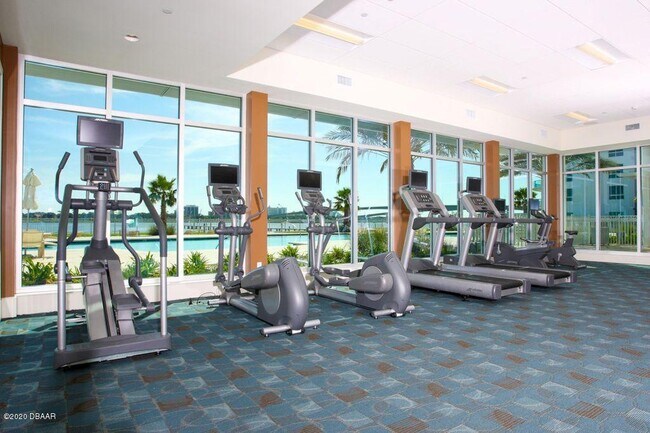 Photo - 241 Riverside Dr Unidad 708