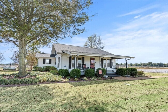 Photo - Charming Farmhouse on the West Side of Ath...