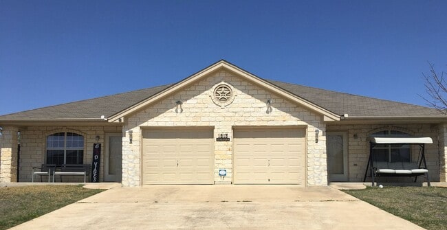 Building Photo - 1213 Powder River Dr Unit B