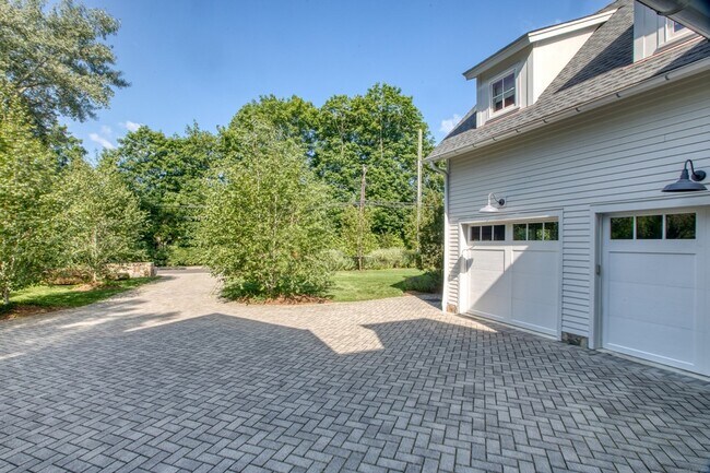 Photo - 507 River Rd