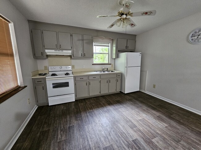 Photo - 414 W Ballard St