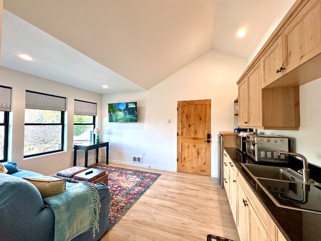 1120 Holt Dr Unit A