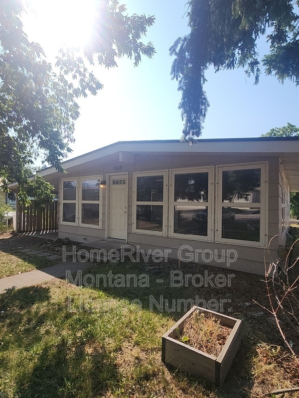 Photo - 1809 Defoe St