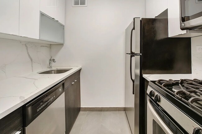 Photo - 300 Mercer St