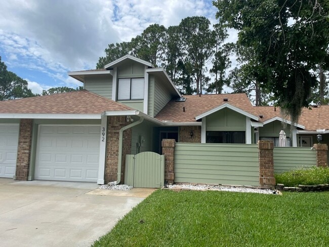 Building Photo - 3 Bedroom 2.5 Bathroom Townhome located in Pelican Bay