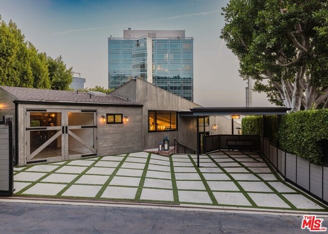 Building Photo - 1310 Londonderry Pl