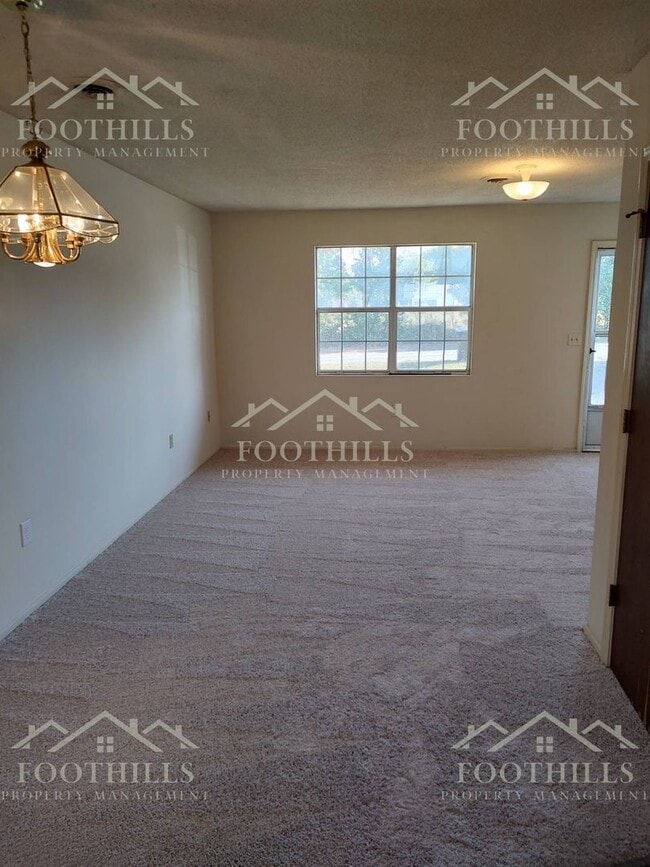 Photo - 105 Teakwood Dr