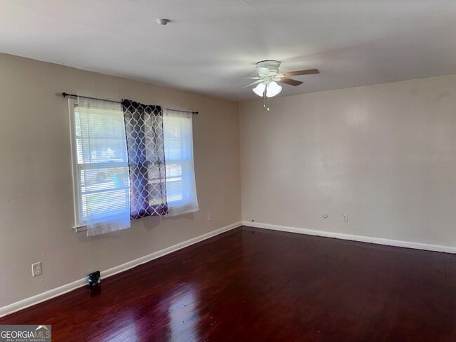Photo - 430 Windsor Dr