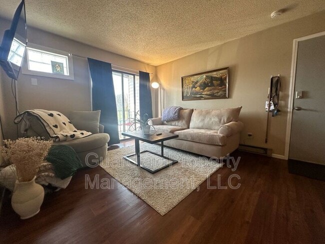 Photo - 515 W 11th St