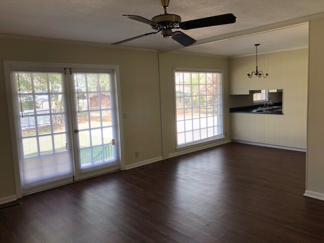 Photo - 1002 Selkirk Dr