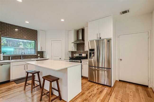 Photo - 4916 McKinney St