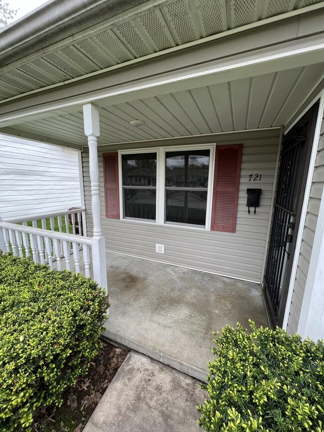 Photo - 721 E Coal St