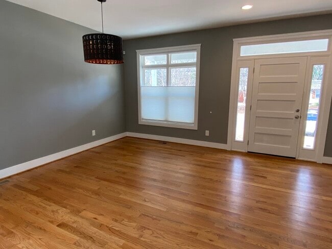 Photo - 906 Culpepper Ln