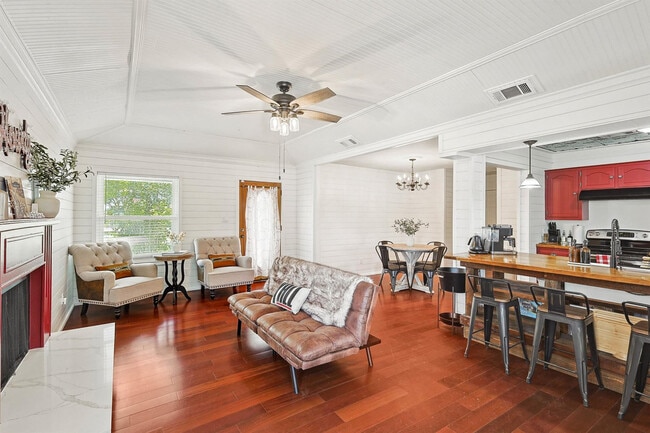 Building Photo - 300 Settler's Trl Rental