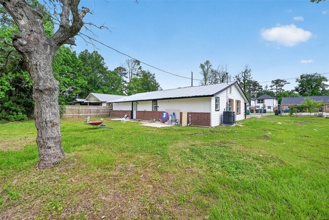 Photo - 8221 Bigwood St