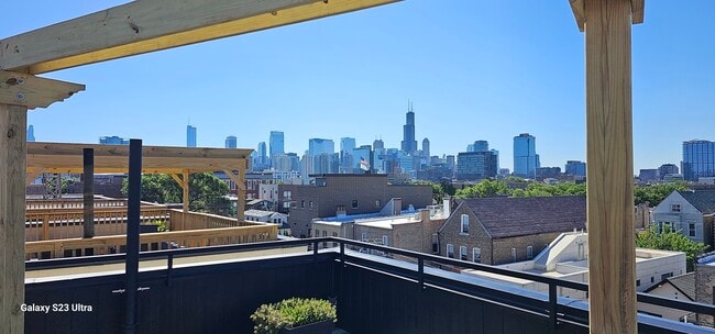 Photo - 1419 W Chicago Ave Unidad 3