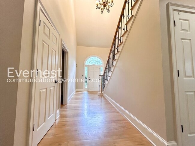 Photo - 5 Bed/3.5 Bath Home with Garage /Available Now!