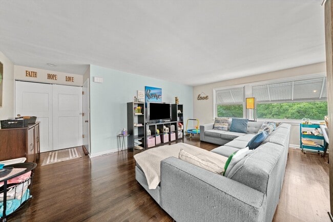 Photo - 8819 N Wisner St Unidad 2