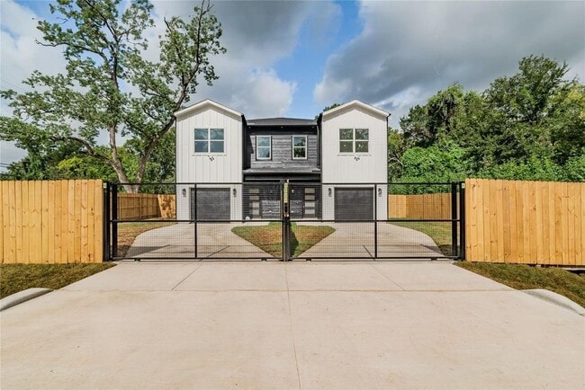 Photo - 9523 Willow St