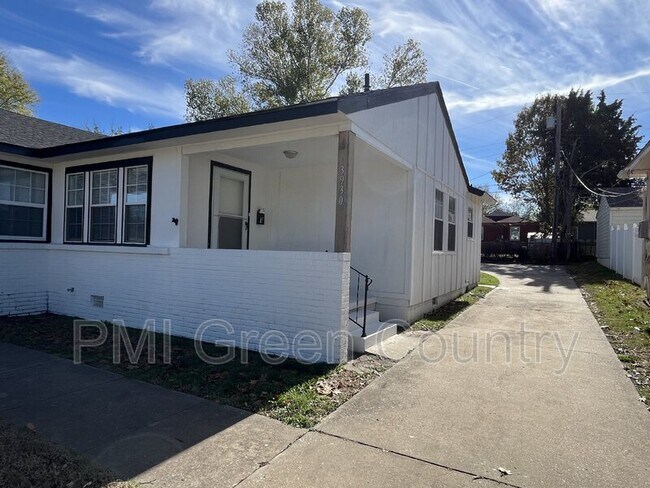 Photo - 3930 E 1st St