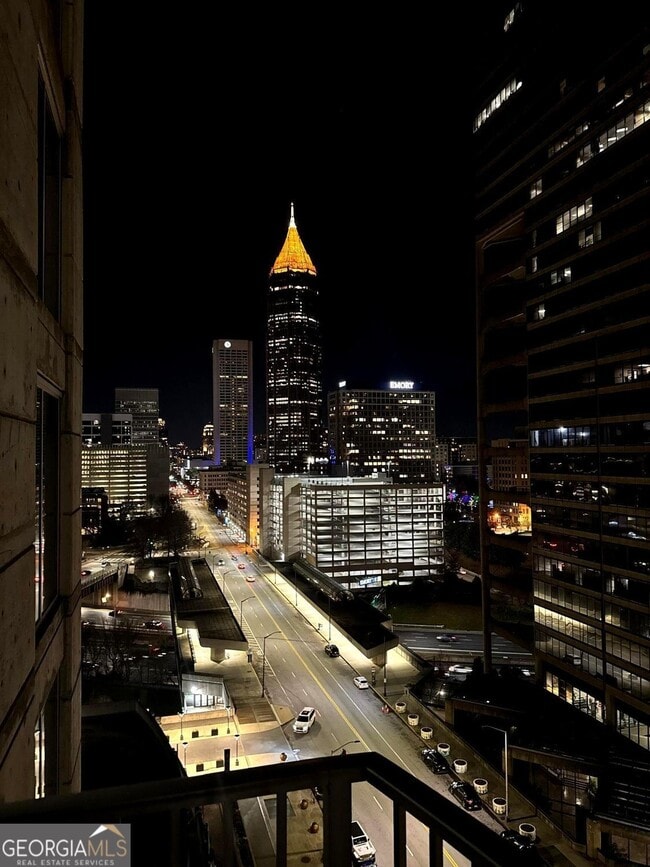 Building Photo - 400 W Peachtree St NW Unit 1412