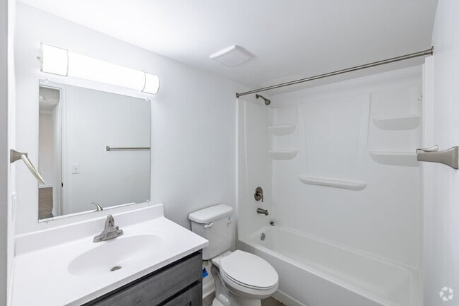 1BR, 1BA - 750SF - Bathroom