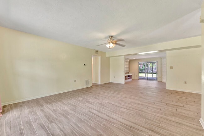 Living Room 1 - 935 Tarpon Ave Unit 1
