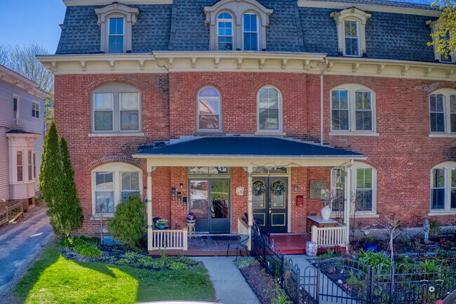 Photo - 52 Pomeroy Ave