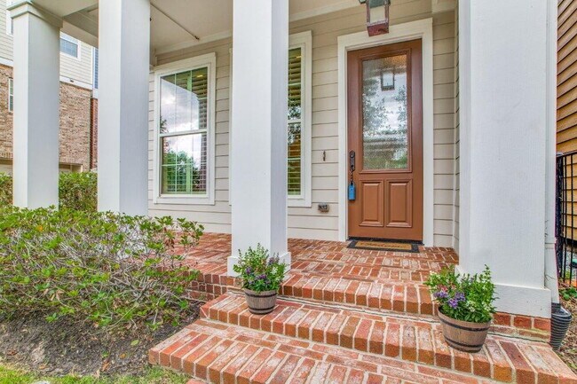 Photo - Luxury East Shore living with Lake Woodlands views!