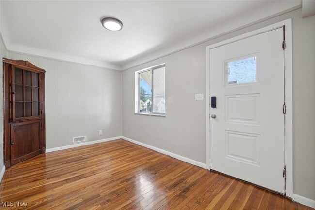 Photo - 5339 Elmwood Ave