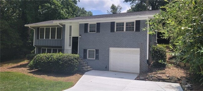 Photo - 2497 Wentworth Dr NE