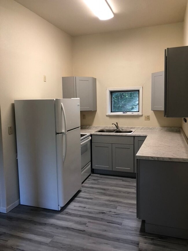 Photo - Newly remodeled - 1 bed - 1 bath off Rosie Creek