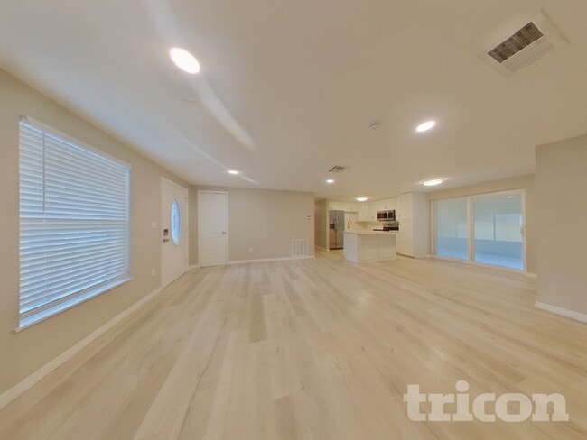 Photo - 1124 Jadewood Ave