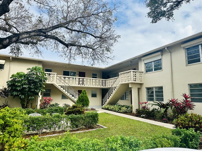 Building Photo - 606 C St Unit 201