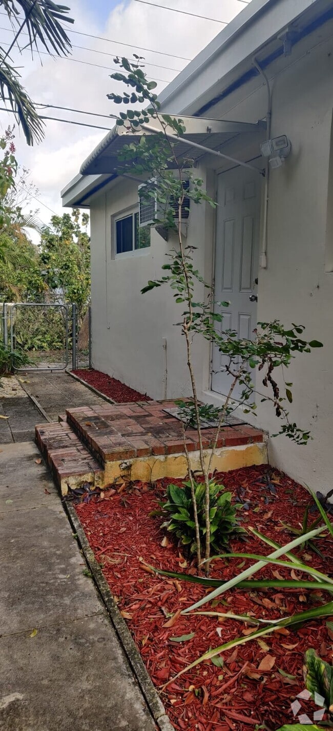 Building Photo - 1511 NE 160th St Rental