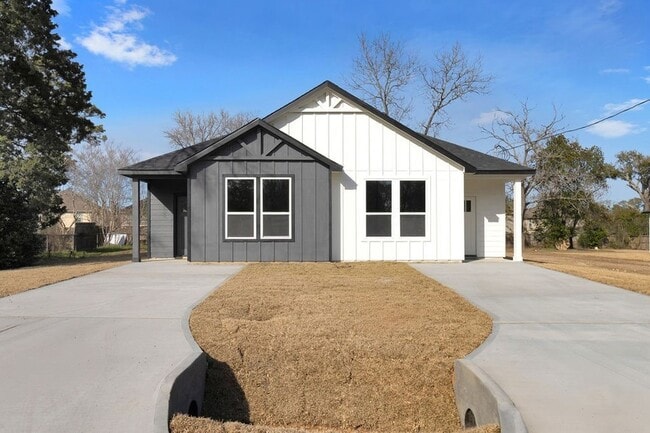 Photo - 106 Runnels St