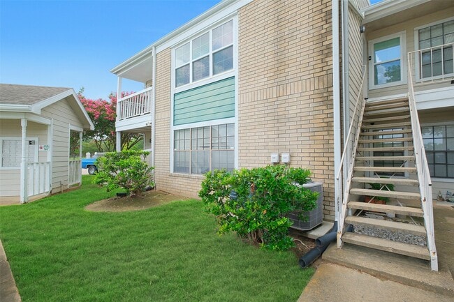 Building Photo - 12660 Ashford Point Dr Unit 808 Rental