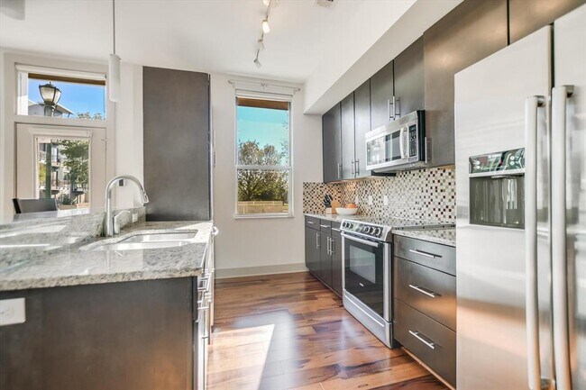 Building Photo - 1320 Robert Browning St Unit 109