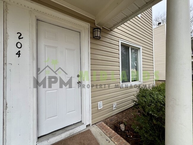 Photo - 204 S Cromwell St