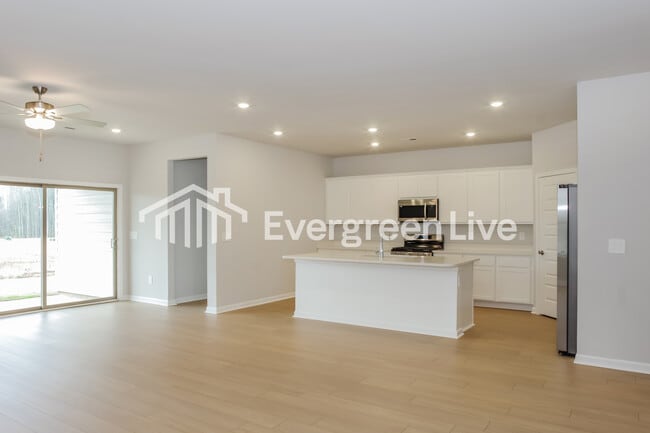 Photo - 164 Fenwick Pl