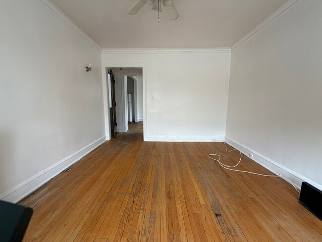 4515 N Hamlin Ave