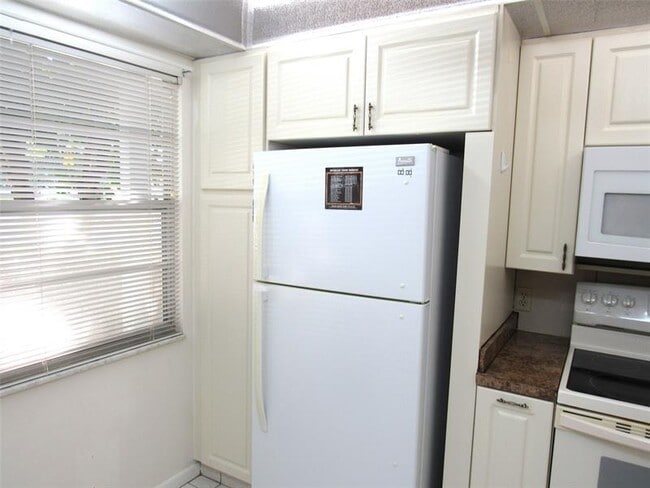 Photo - 2804 Victoria Way Unit E1