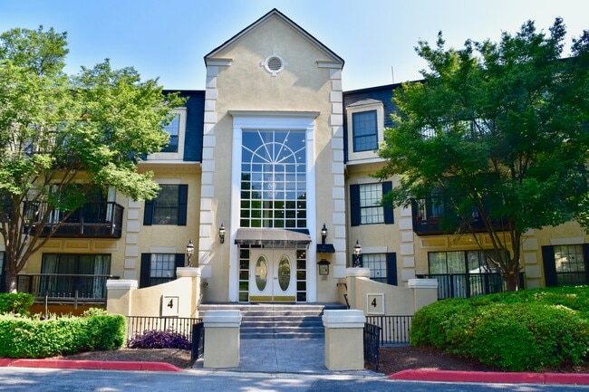 Building Entrance - 4217 Pine Heights Dr NE